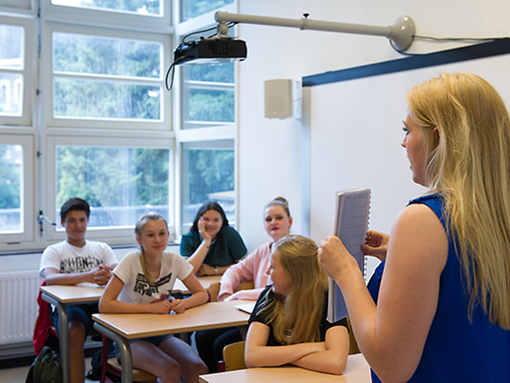 Kleine klas met leerlingen